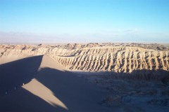 041_-_touristas_walking_for_sun