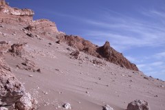 View_looking_up_to_cliffs_at_Valle_de_la_Luna