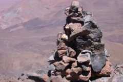 Cairn_with_Inca_inscribed_egg